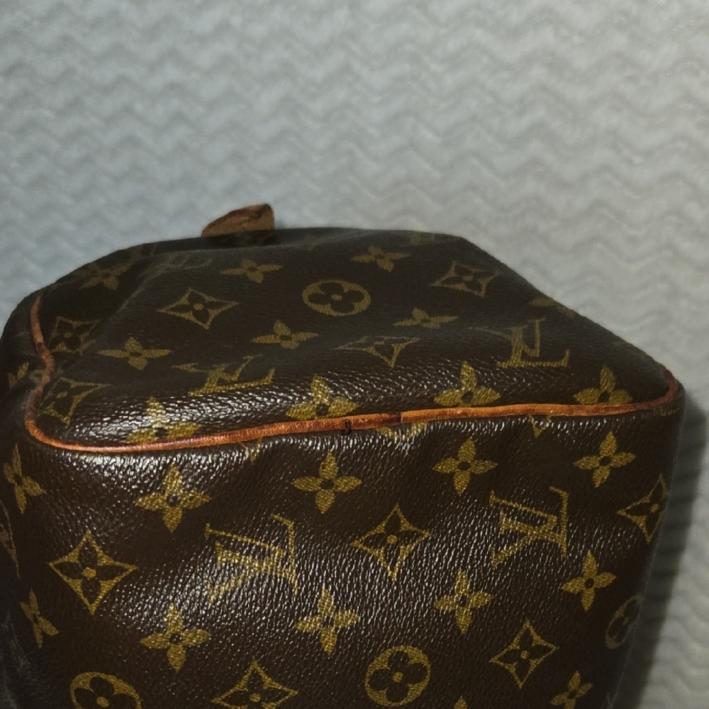 Authentic  Vuitton Brown Monogram Speedy 30. - Picture 4 of 9